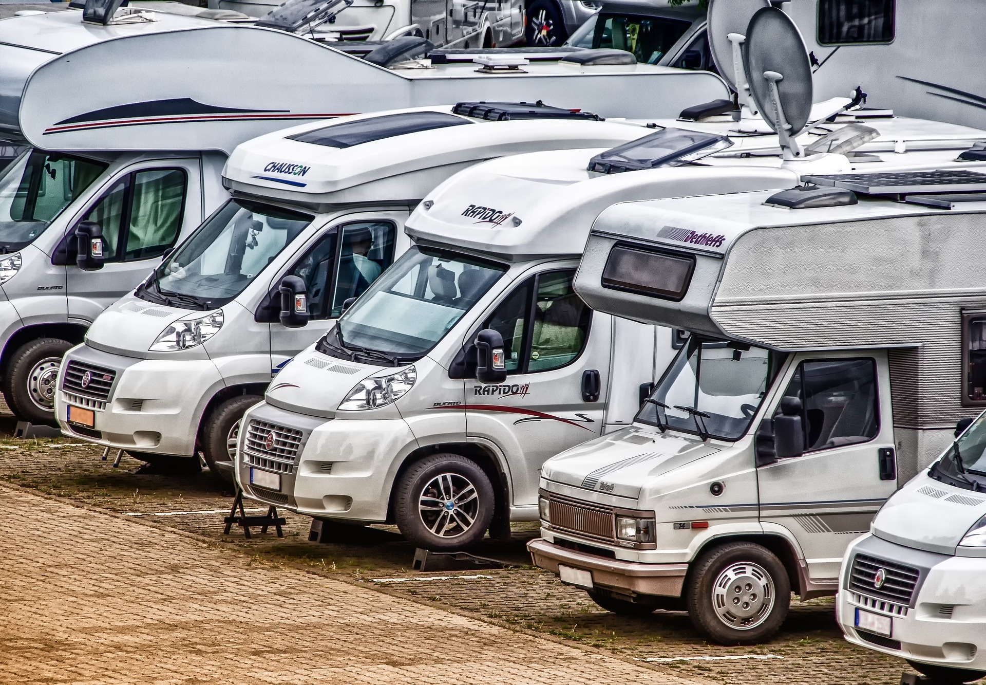 Spannungswandler 12V 220V Wohnmobil Camping in Saarland - Homburg, Ersatz-  & Reparaturteile